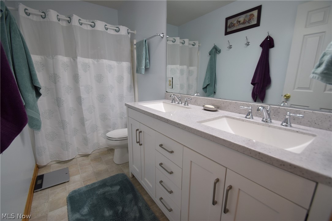 4461 Ridge Crest Drive Akron, OH 44321 - Photo 22 of 32 Gorgeous Main Bathroom