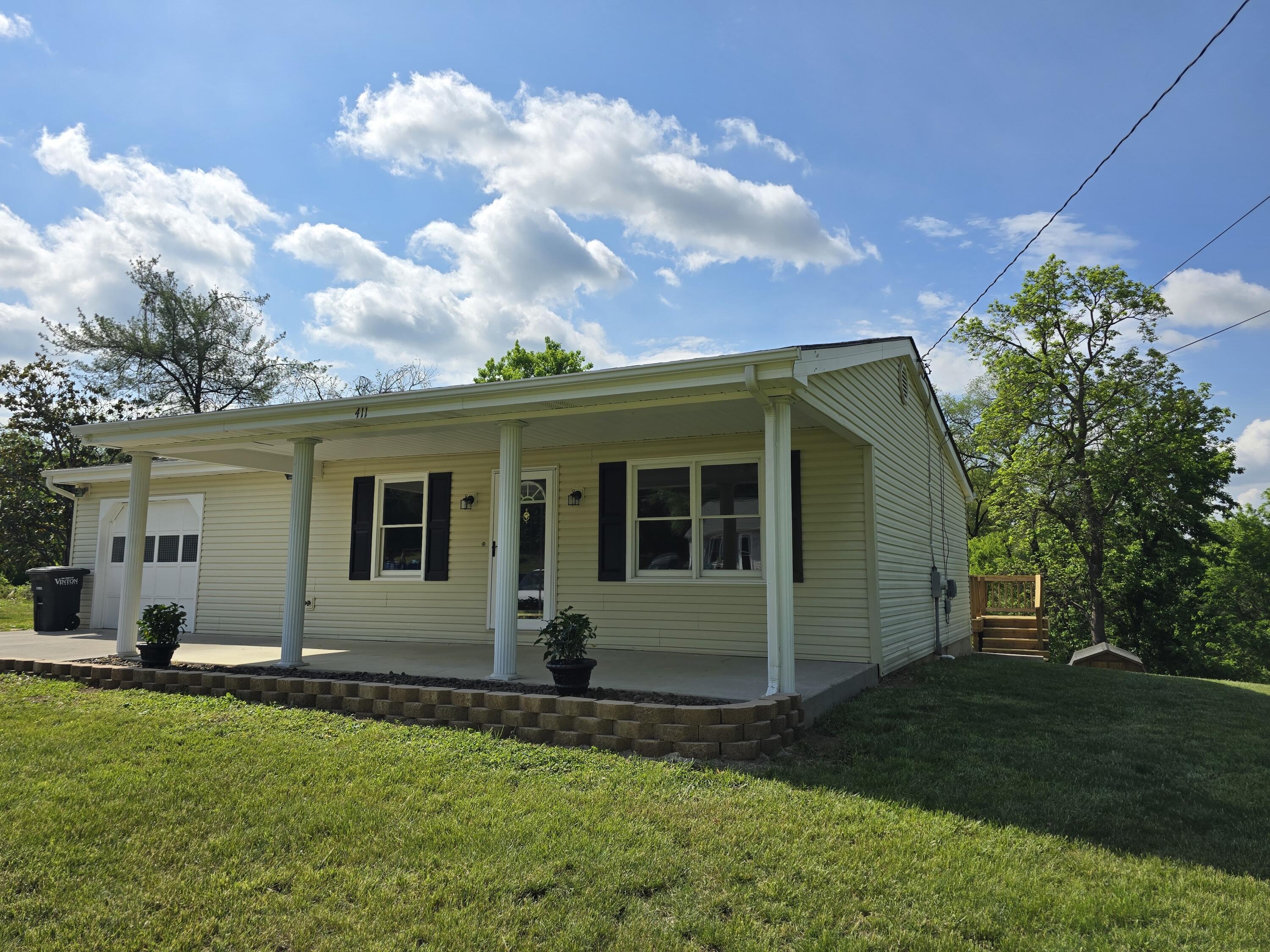 411 Raleigh Avenue Vinton, VA 24179 - Photo 1 of 27 Front
