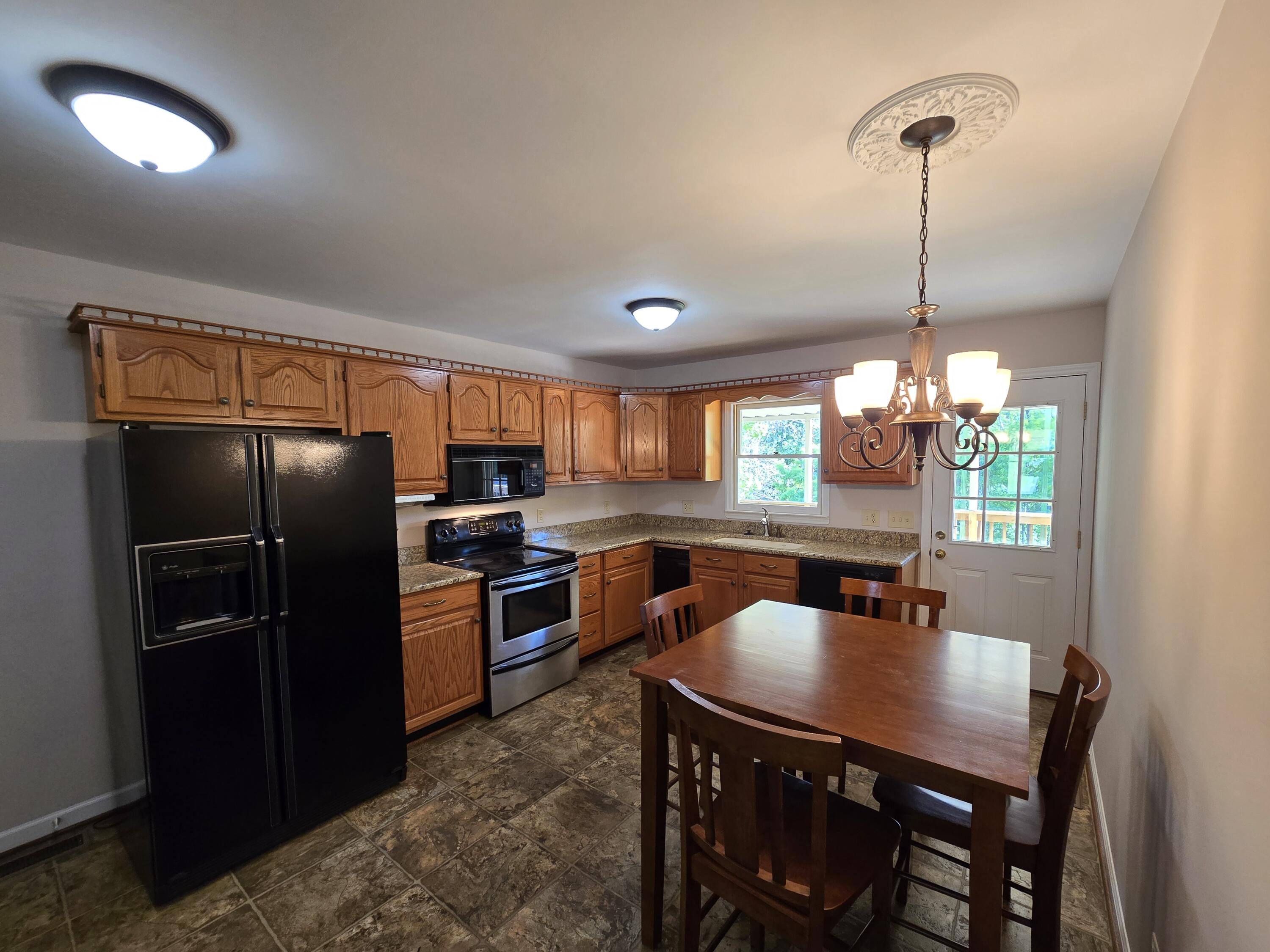 411 Raleigh Avenue Vinton, VA 24179 - Photo 2 of 27 Kitchen1