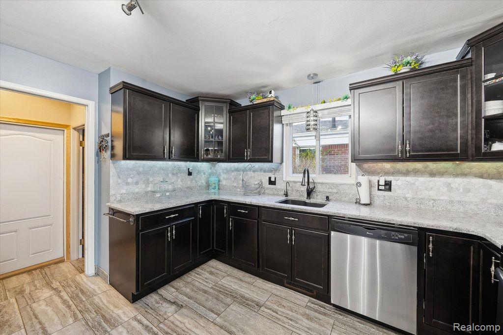 27908 Ryan Road Warren, MI 48092 - Photo 5 of 39