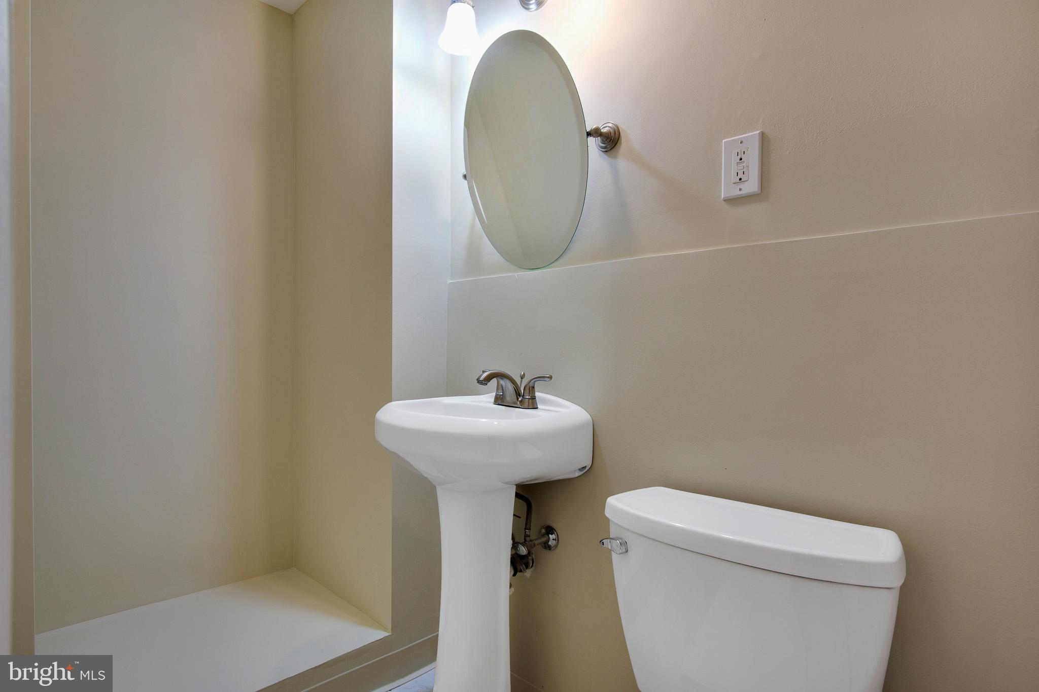 400 Crest Road Wilmington, DE 19803 - Photo 15 of 25 Powder Room (Lower Level)