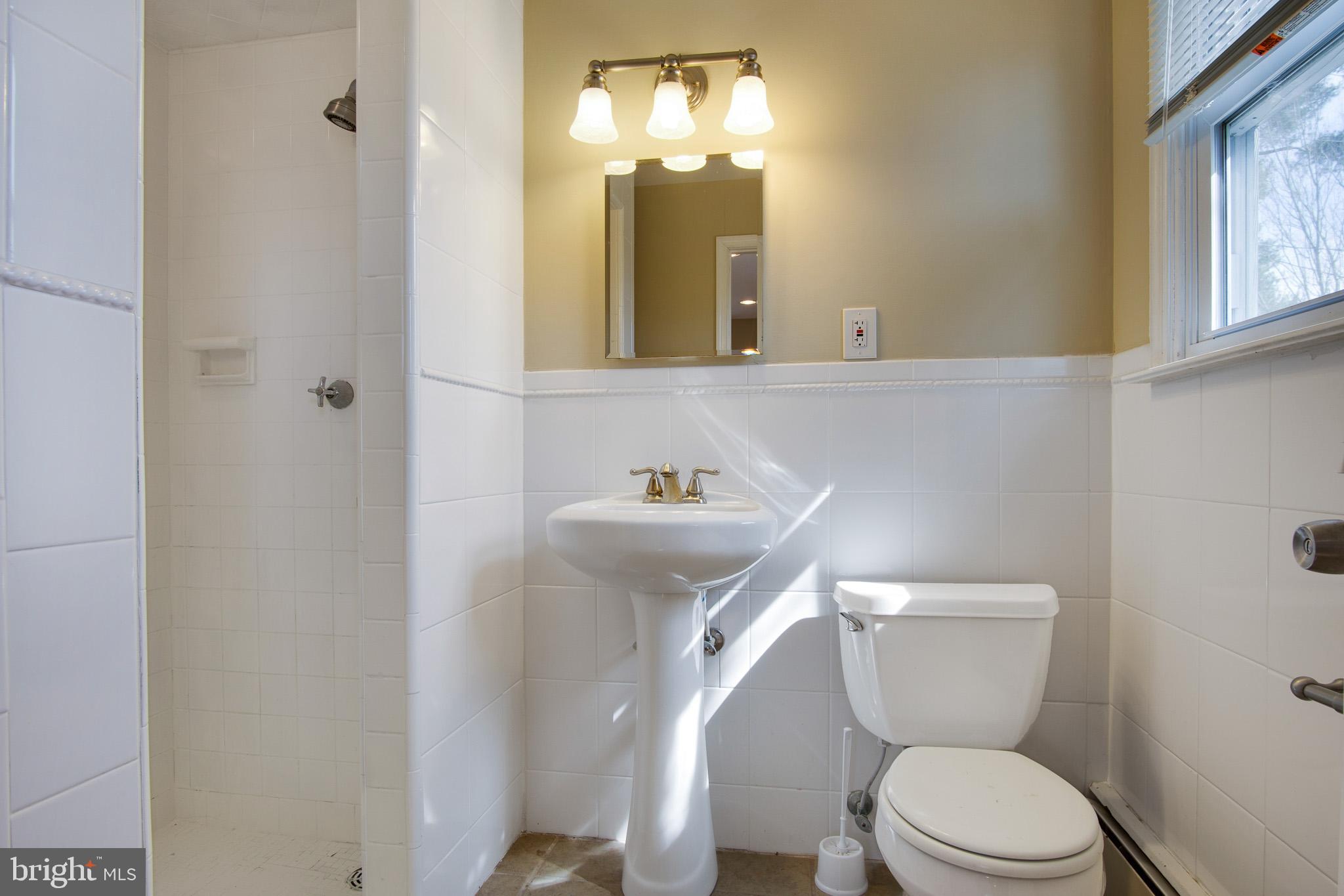 400 Crest Road Wilmington, DE 19803 - Photo 19 of 25 Master Bathroom