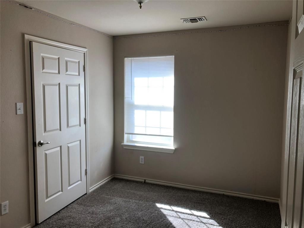 921 Parkplace Ridge Princeton, TX 75407 - Photo 6 of 12 an empty room with windows