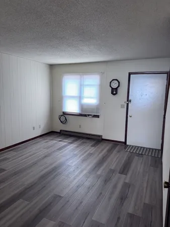 $950 | 207 West Hydraulic Avenue, Unit 2, Yorkville, IL 60560