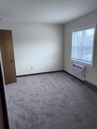 $950 | 207 West Hydraulic Avenue, Unit 2, Yorkville, IL 60560