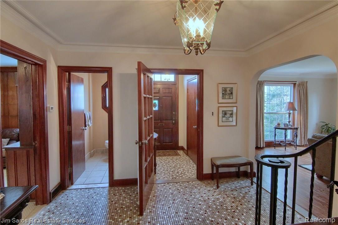 765 Middlesex Road Grosse Pointe, MI 48230 - Photo 4 of 38 Foyer_2nd_View.jpg