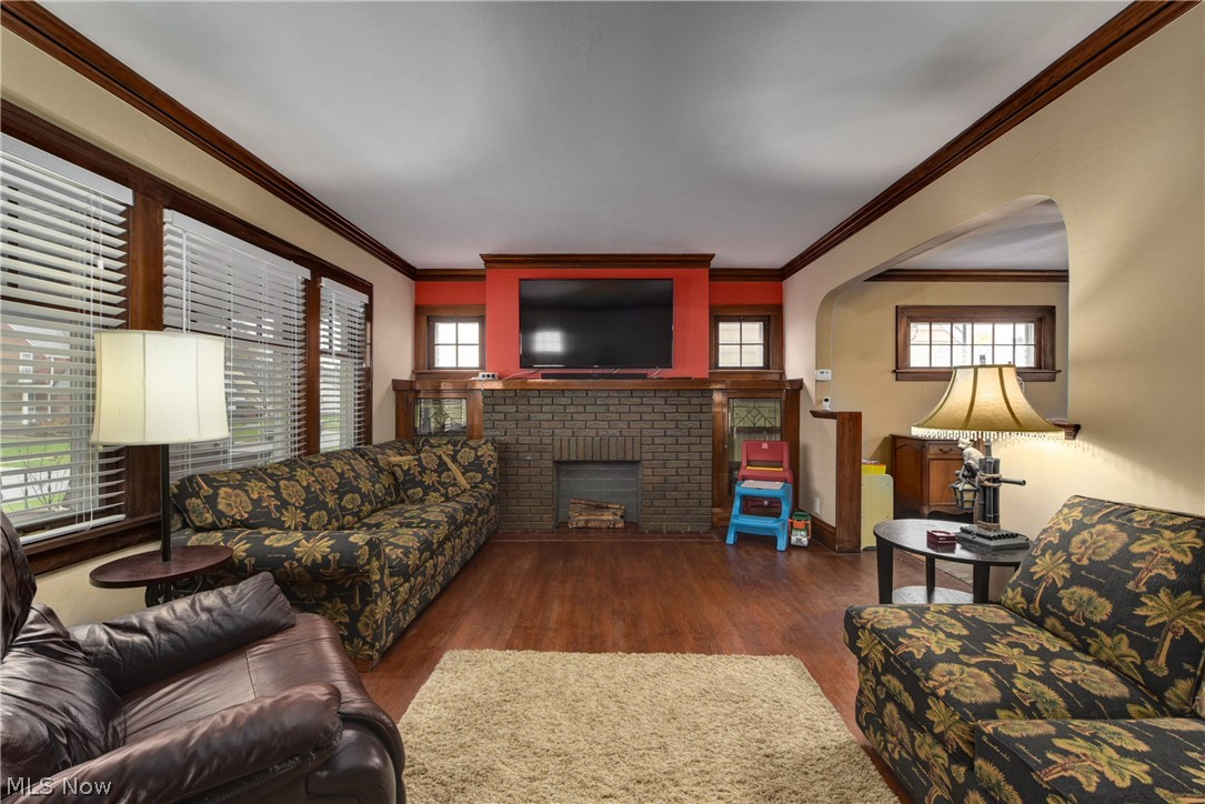 2308 Ralph Avenue Cleveland, OH 44109 - Photo 5 of 35 Gallery Image 5