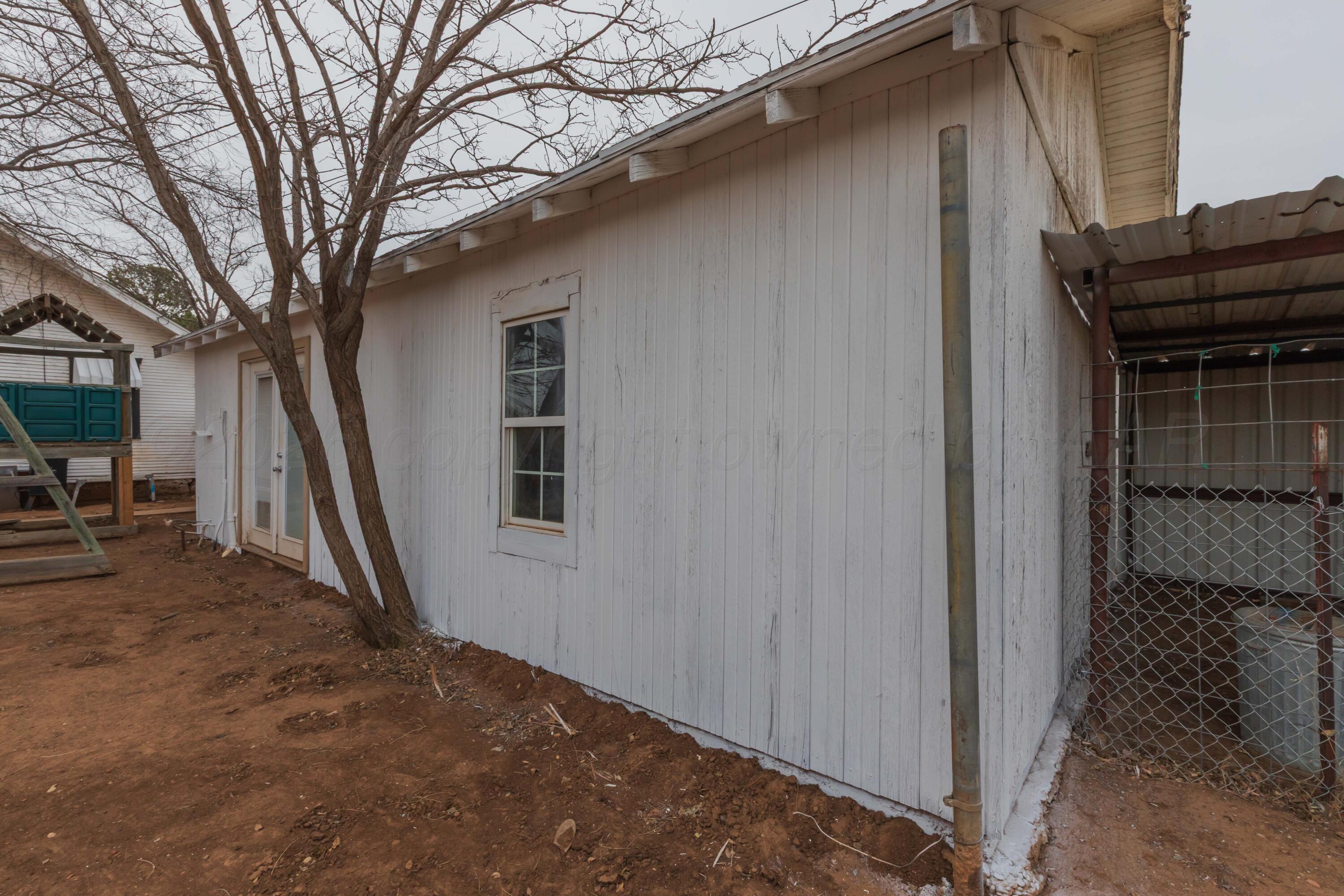 91 North Alabama Street Amarillo, TX 79106 - Photo 25 of 28 a backyard of a house with seating space