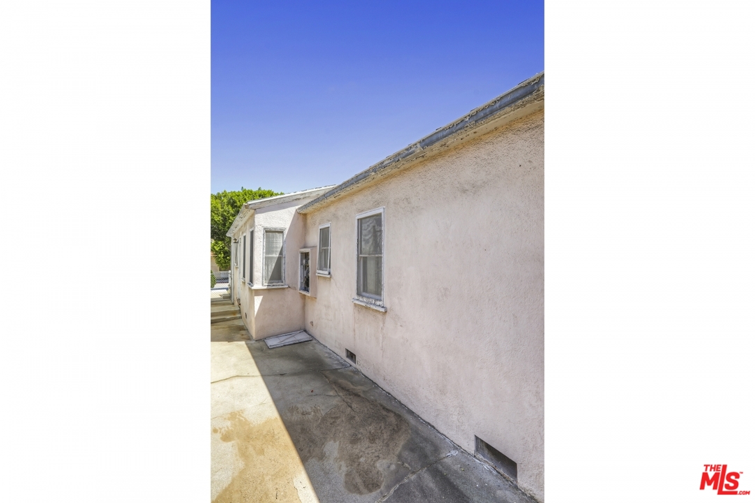 4053 Verdugo Road Los Angeles, CA 90065 - Photo 39 of 45 a bathroom with a sink and a mirror