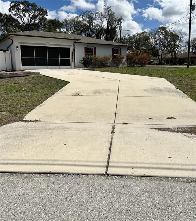 4096 Thunderbird Avenue Spring Hill, FL 34606 - Photo 3 of 20 a house with a outdoor space