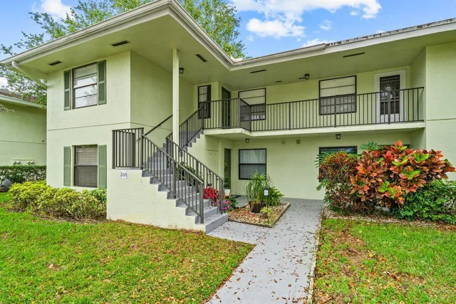 $3,500 | 2001 Sabal Ridge Court, Unit A, Palm Beach Gardens, FL 33418