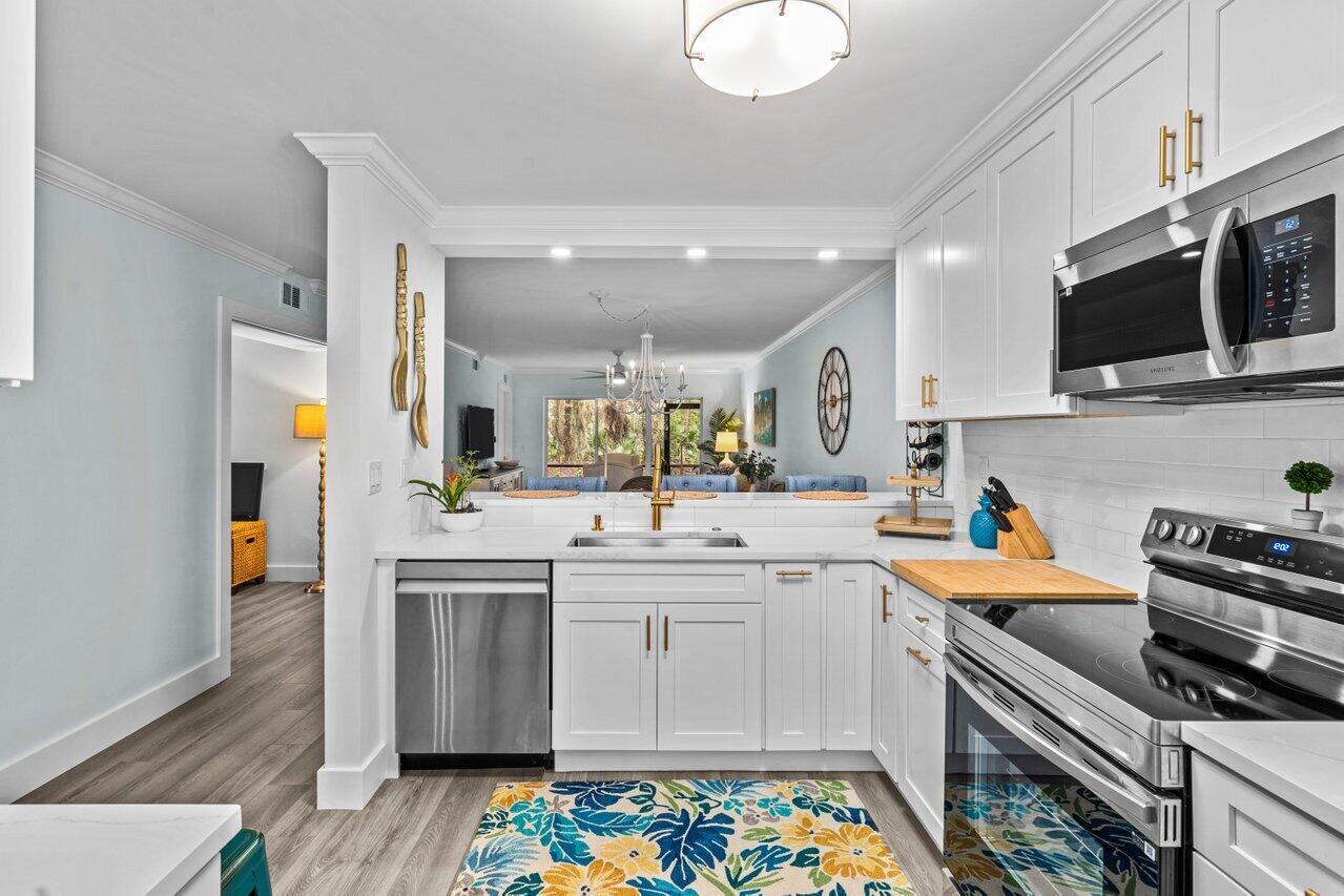 2001 Sabal Ridge Court, Unit A Palm Beach Gardens, FL 33418 - Photo 15 of 49 016-2001SabalRidgeCourt-A-PalmBeachGarde