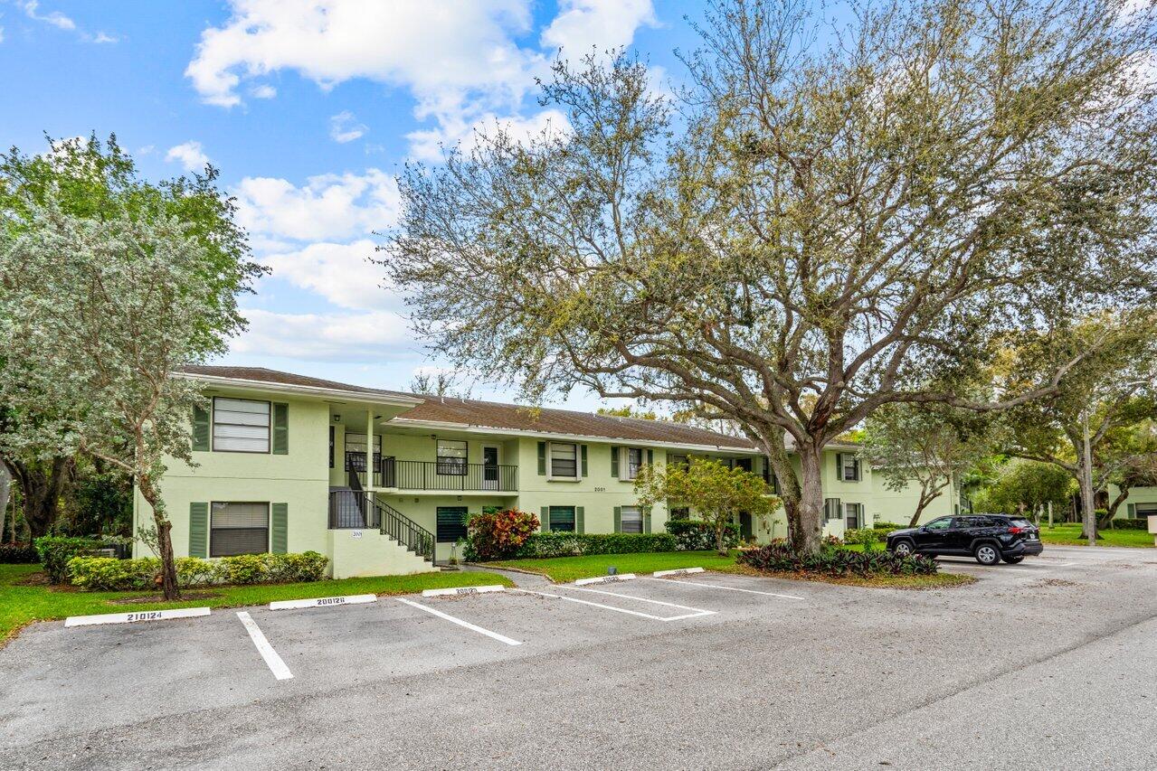 2001 Sabal Ridge Court, Unit A Palm Beach Gardens, FL 33418 - Photo 2 of 49 001-2001SabalRidgeCourt-A-PalmBeachGarde