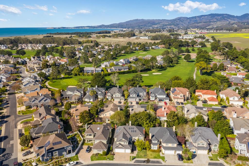 20 Trace Lane Half Moon Bay, CA 94019 - Photo 32 of 33 view of city and mountain