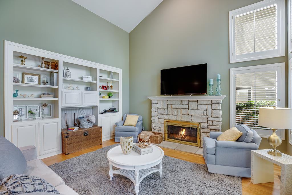 20 Trace Lane Half Moon Bay, CA 94019 - Photo 10 of 33 a living room with furniture fireplace and flat screen tv