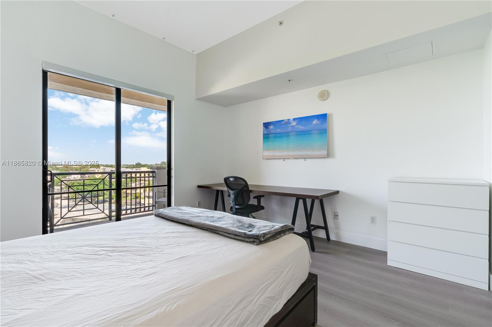 8395 Southwest 73rd Avenue, Unit 517 Miami, FL 33143 - Photo 18 of 27 a bedroom with a large bed and a large window