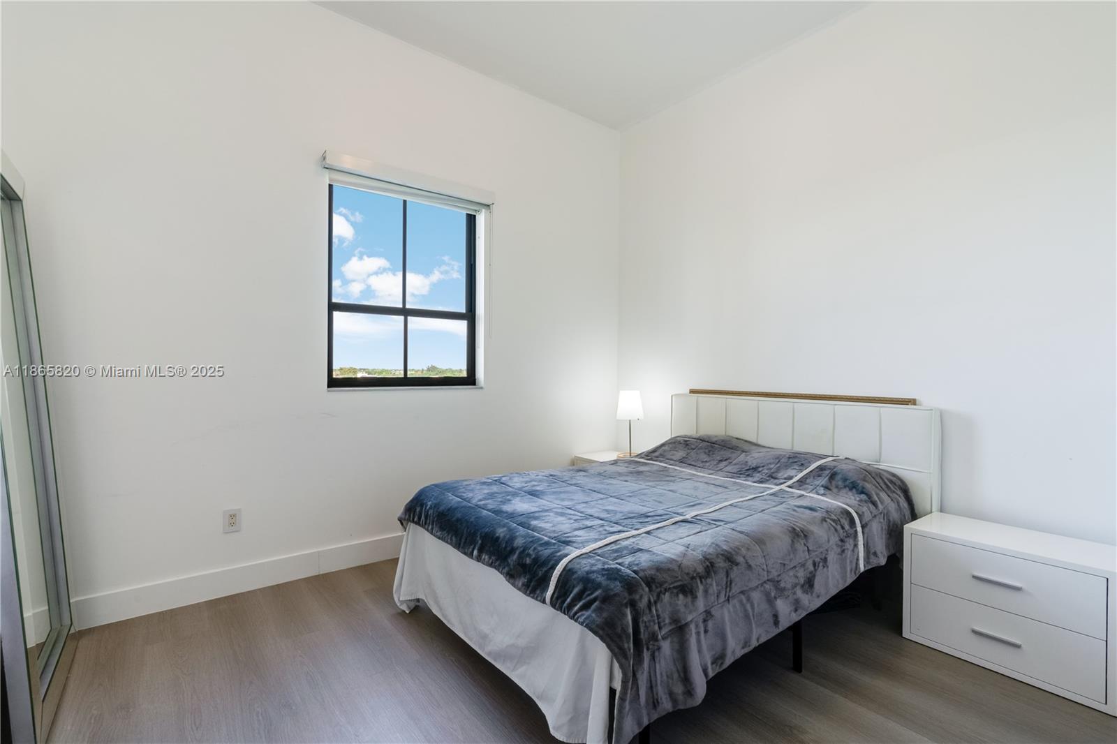 8395 Southwest 73rd Avenue, Unit 517 Miami, FL 33143 - Photo 7 of 27 a bedroom with a bed and a window