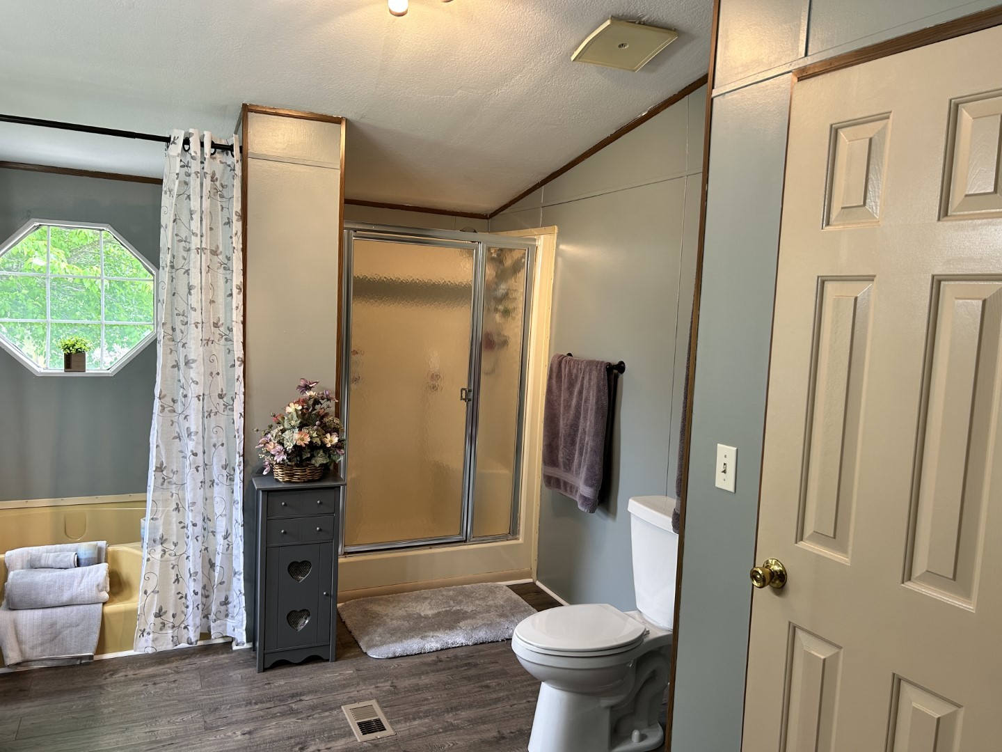 1575 Taylor Road Manchester, TN 37355 - Photo 15 of 28 a bathroom with a sink toilet and shower
