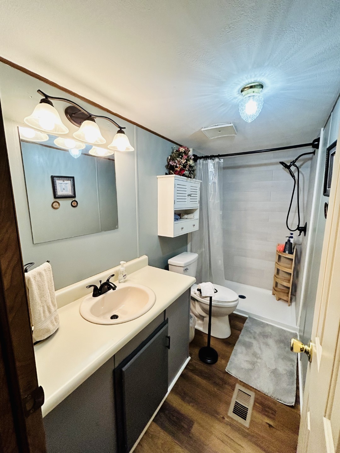 1575 Taylor Road Manchester, TN 37355 - Photo 18 of 28 a bathroom with a sink toilet and shower
