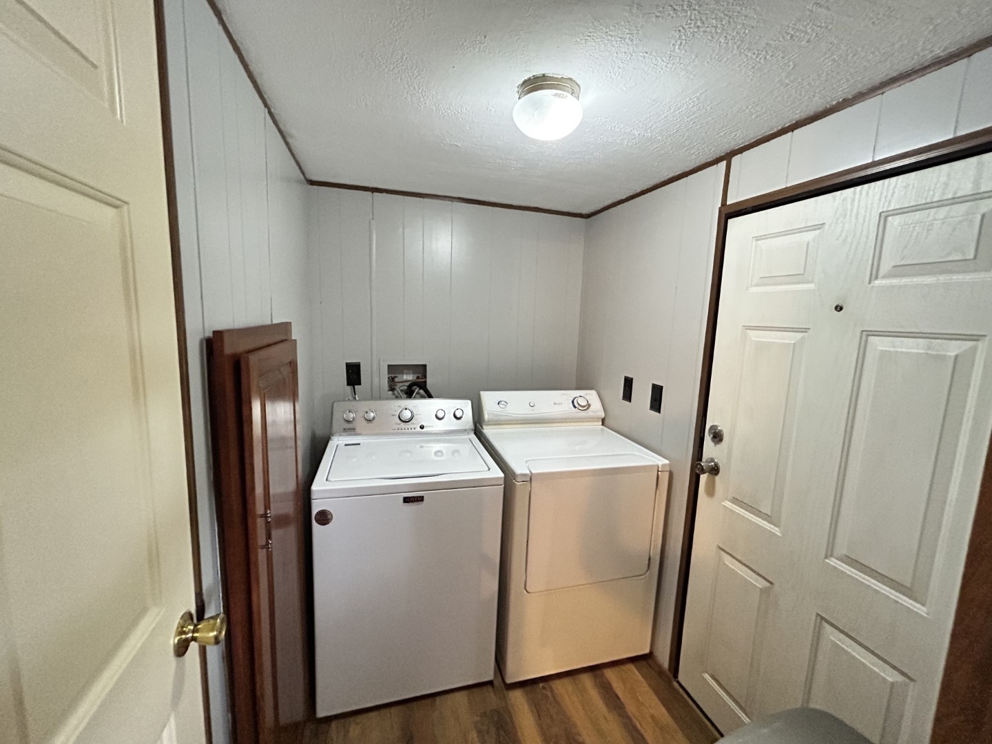 1575 Taylor Road Manchester, TN 37355 - Photo 21 of 28 a utility room with dryer and washer