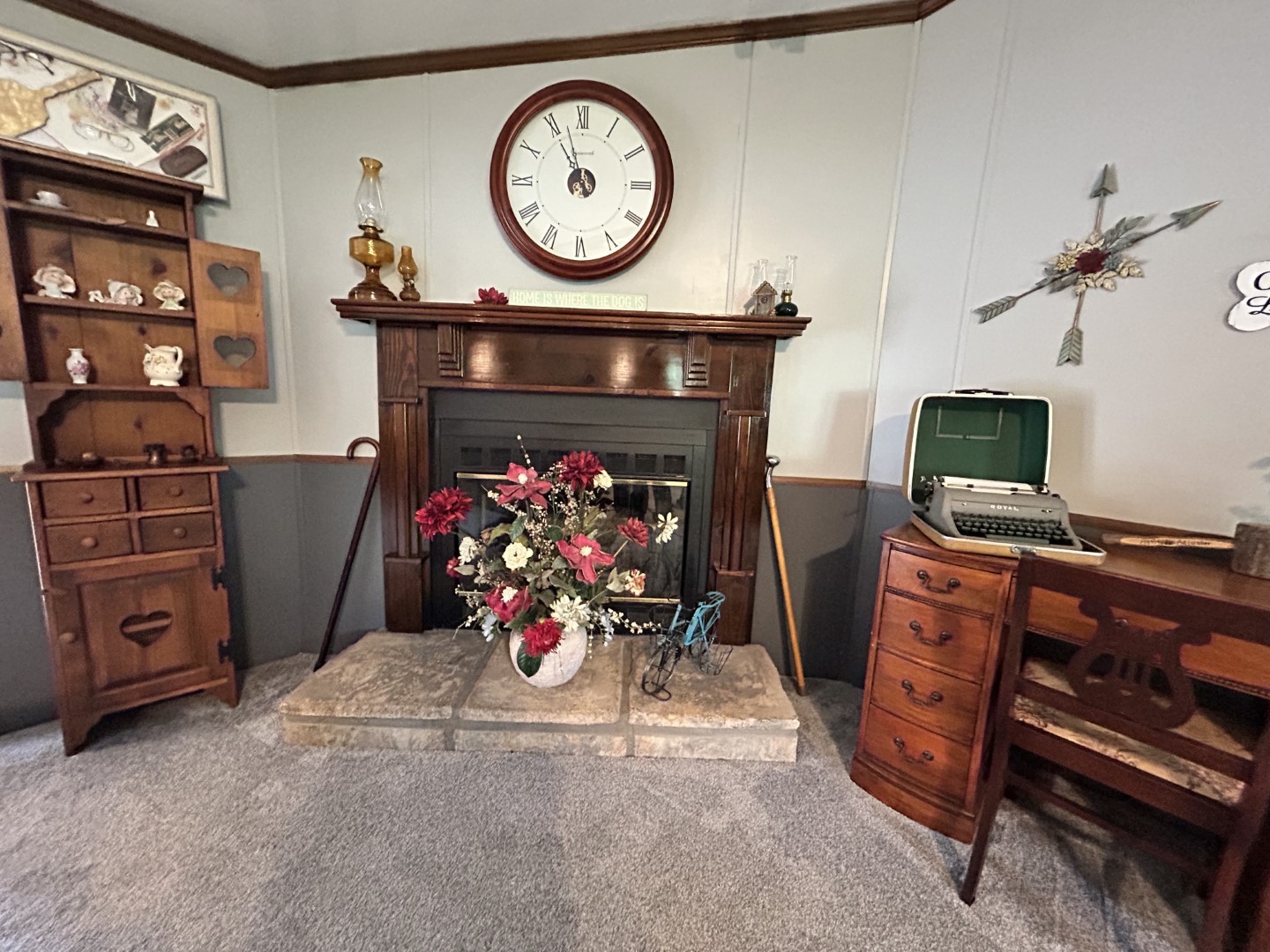 1575 Taylor Road Manchester, TN 37355 - Photo 4 of 28 a living room with furniture a clock and a fireplace