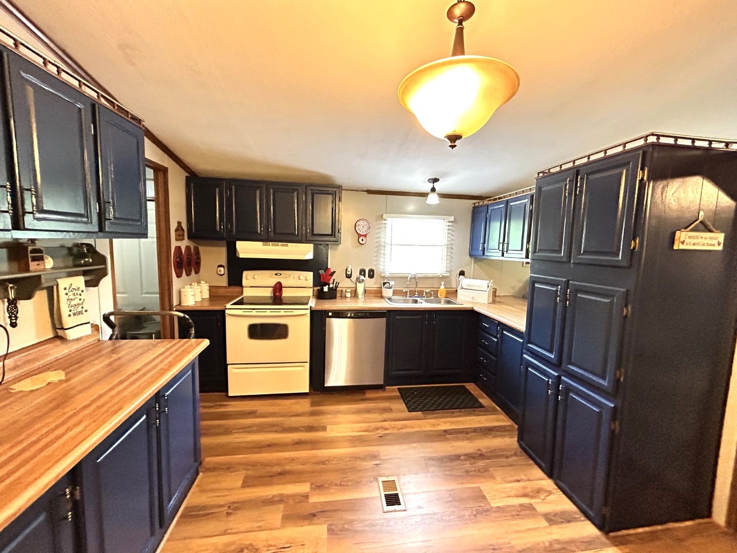 1575 Taylor Road Manchester, TN 37355 - Photo 9 of 28 a kitchen with granite countertop stainless steel appliances and wooden cabinets