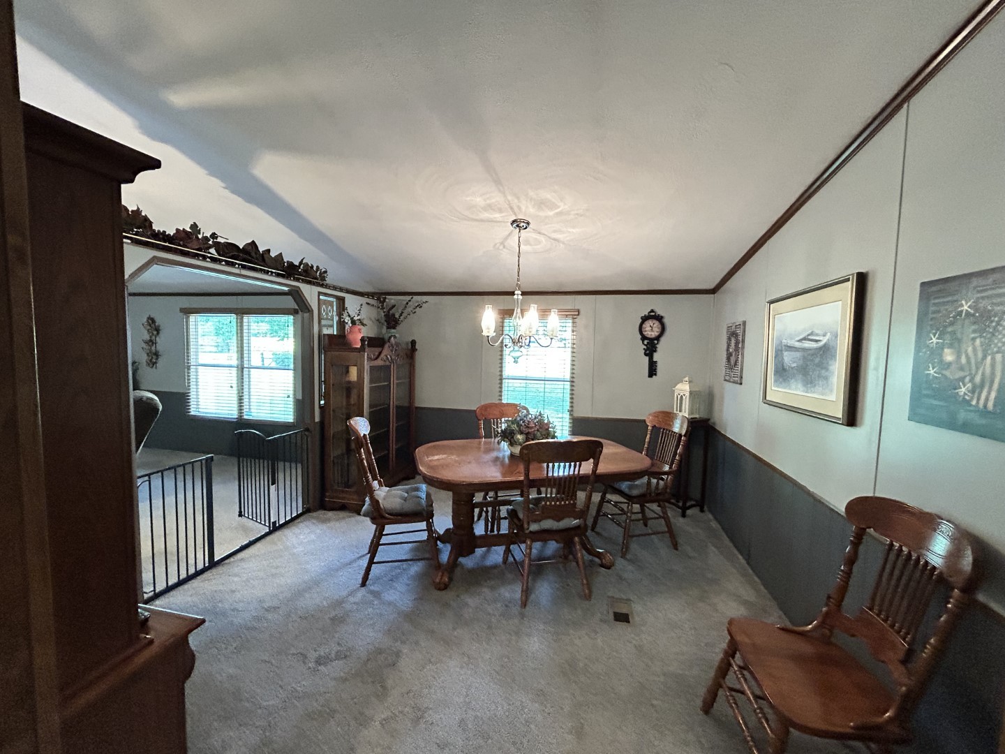 1575 Taylor Road Manchester, TN 37355 - Photo 10 of 28 a view of a livingroom with furniture and window