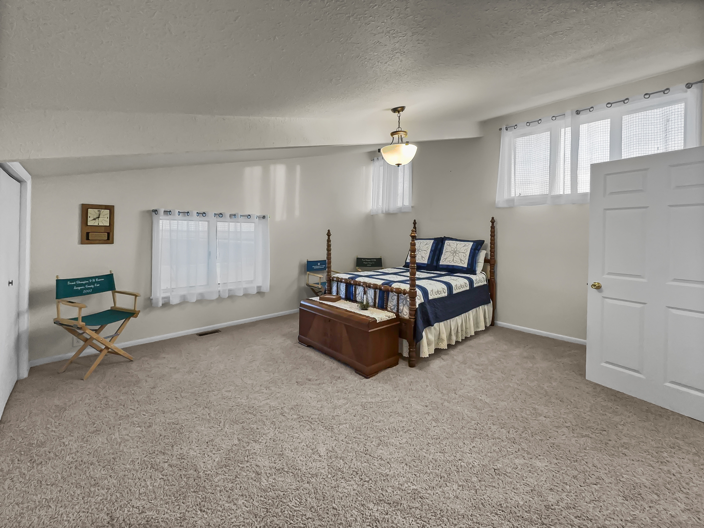 2604 East 1100 North Road Milford, IL 60953 - Photo 19 of 44 a living room with furniture and a window