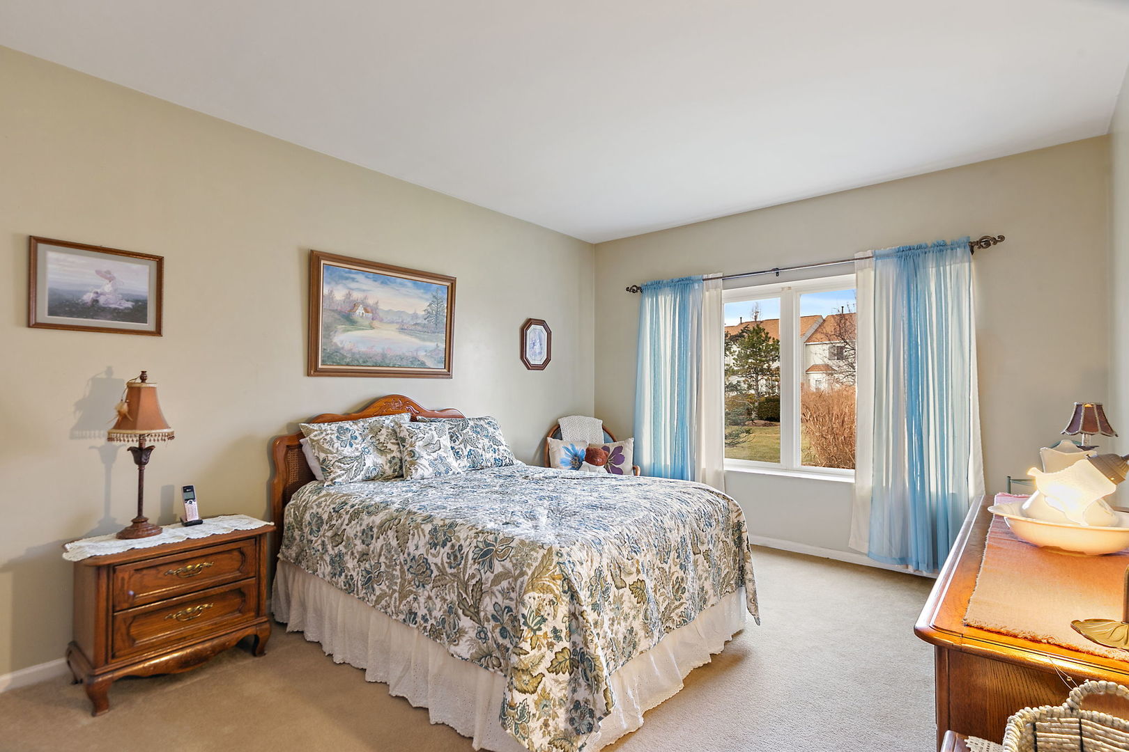 2350 Camden Bay, Unit 2350 Elgin, IL 60123 - Photo 13 of 20 a bedroom with a bed and window