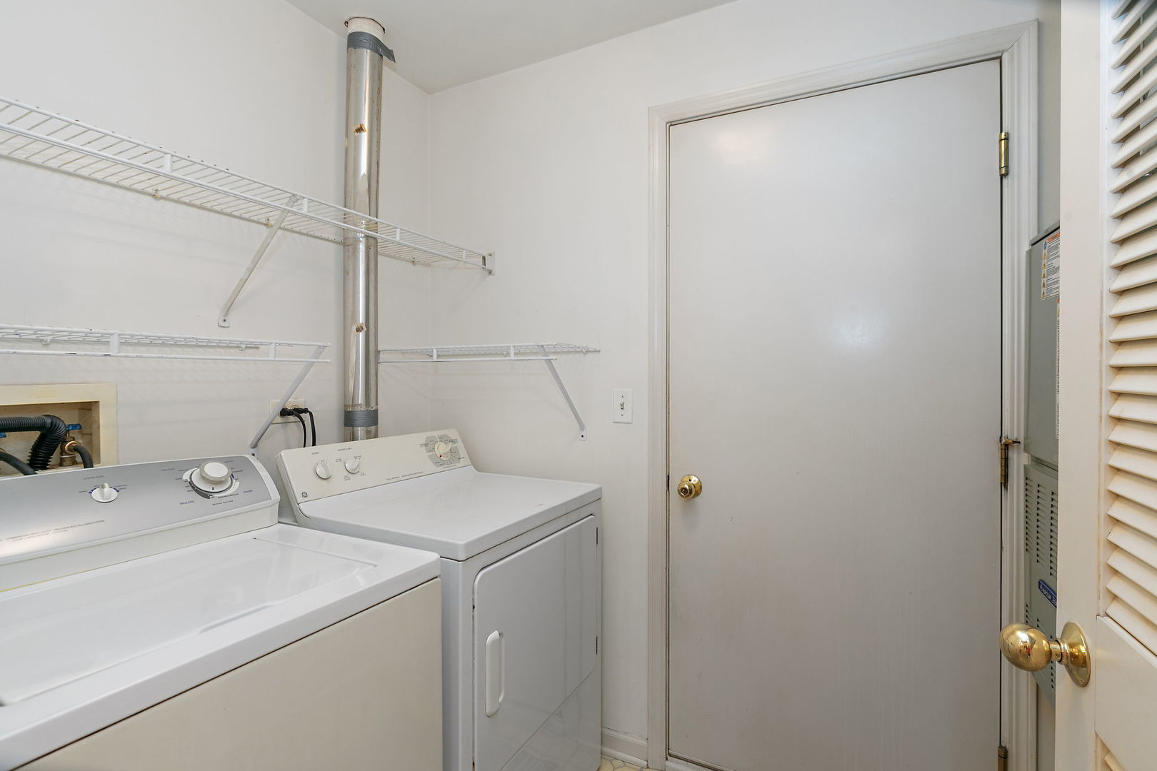 2350 Camden Bay, Unit 2350 Elgin, IL 60123 - Photo 16 of 20 a utility room with dryer and washer