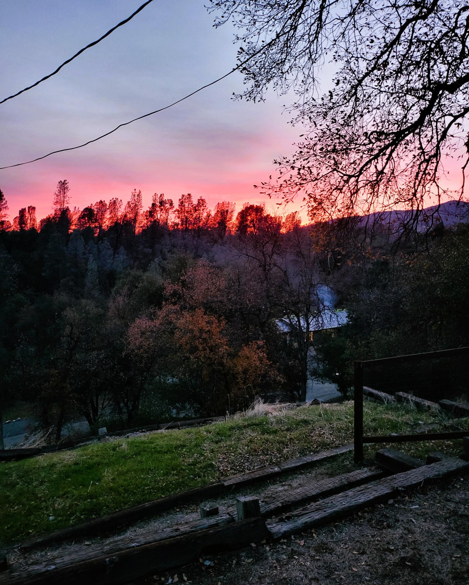 8781 Simmons Road Redding, CA 96001 - Photo 2 of 35 Sunset