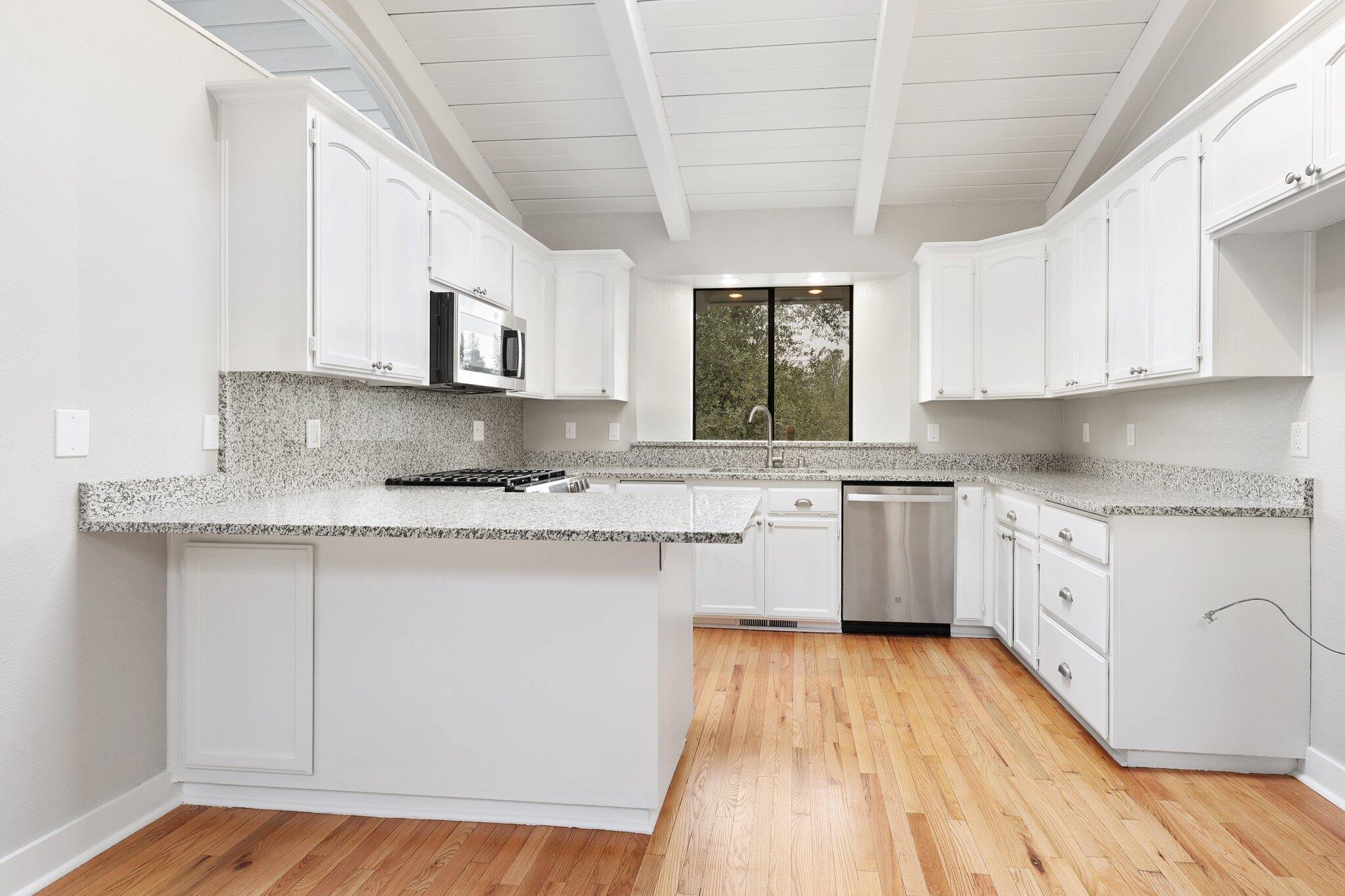 8781 Simmons Road Redding, CA 96001 - Photo 5 of 35 3-web-or-mls-8Q0A1238