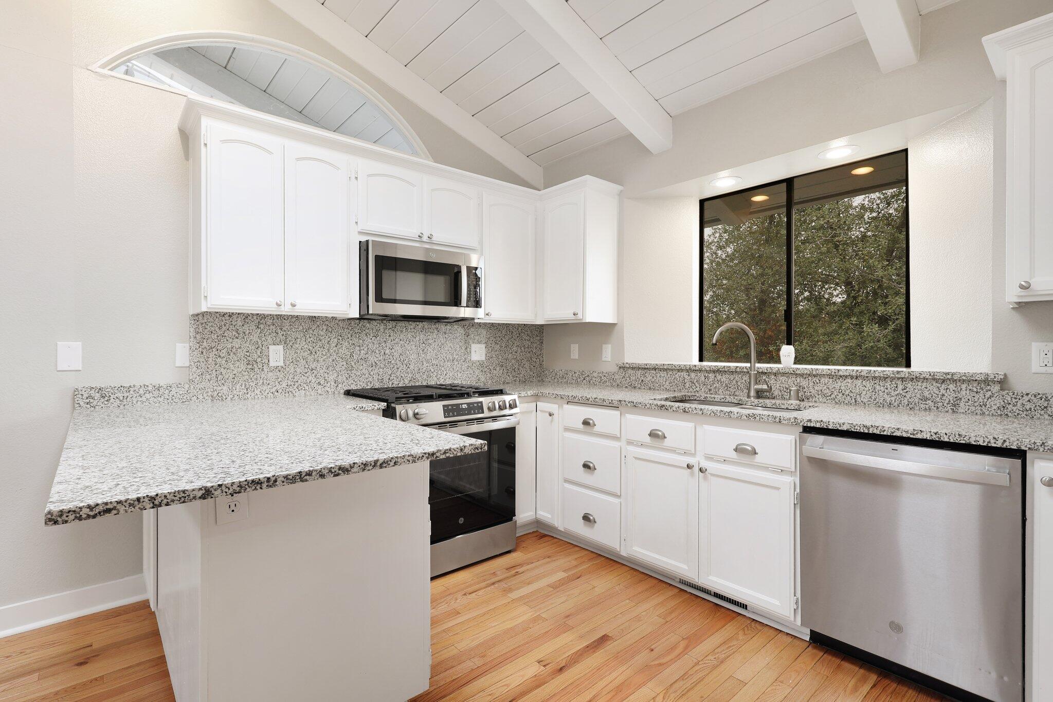 8781 Simmons Road Redding, CA 96001 - Photo 8 of 35 6-web-or-mls-8Q0A1273