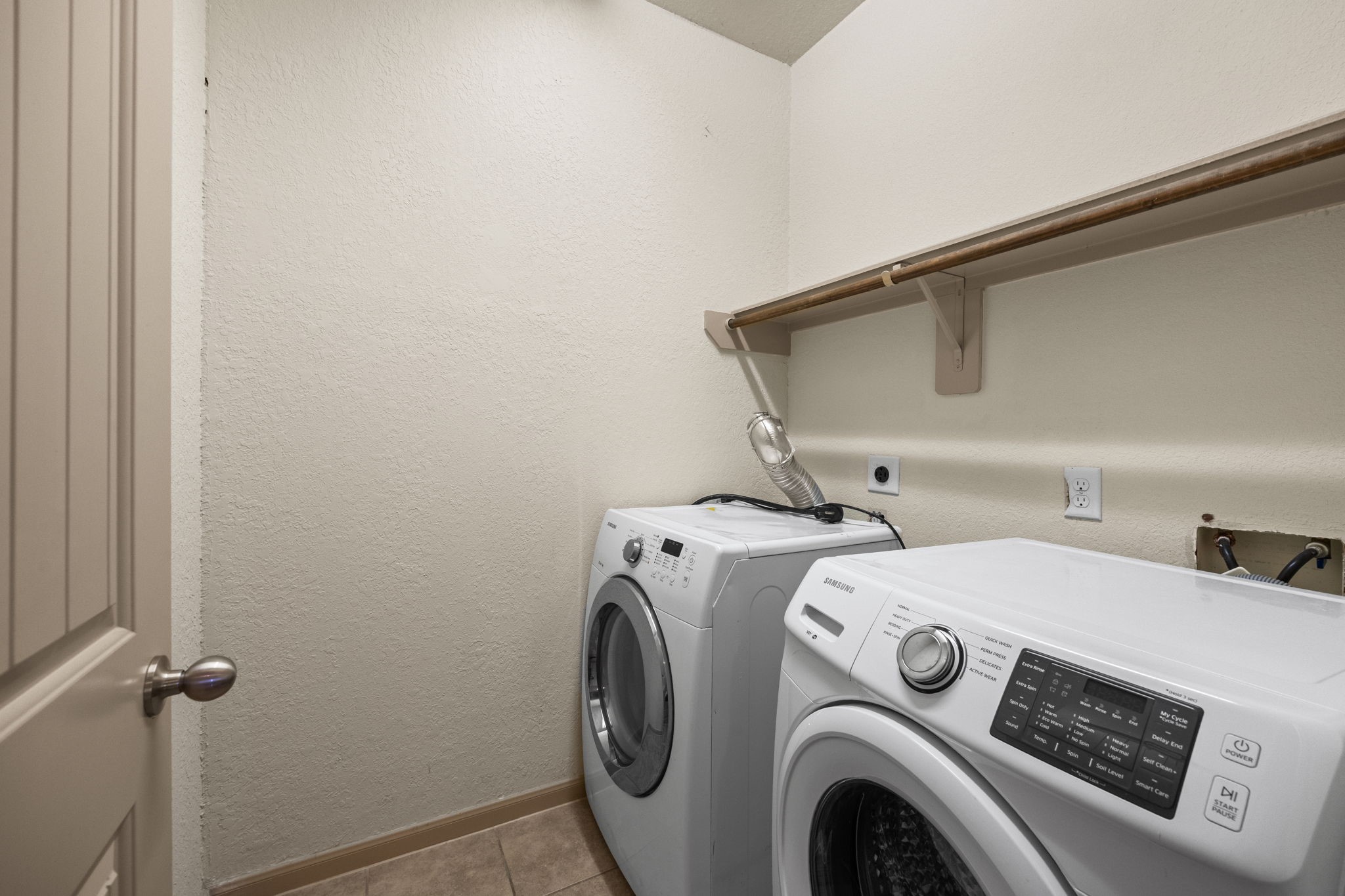 3606 Canvasback Lane Houston, TX 77047 - Photo 25 of 29 Dedicated laundry room located on first floor with built-in shelving provides additional storage and everyday convenience.
