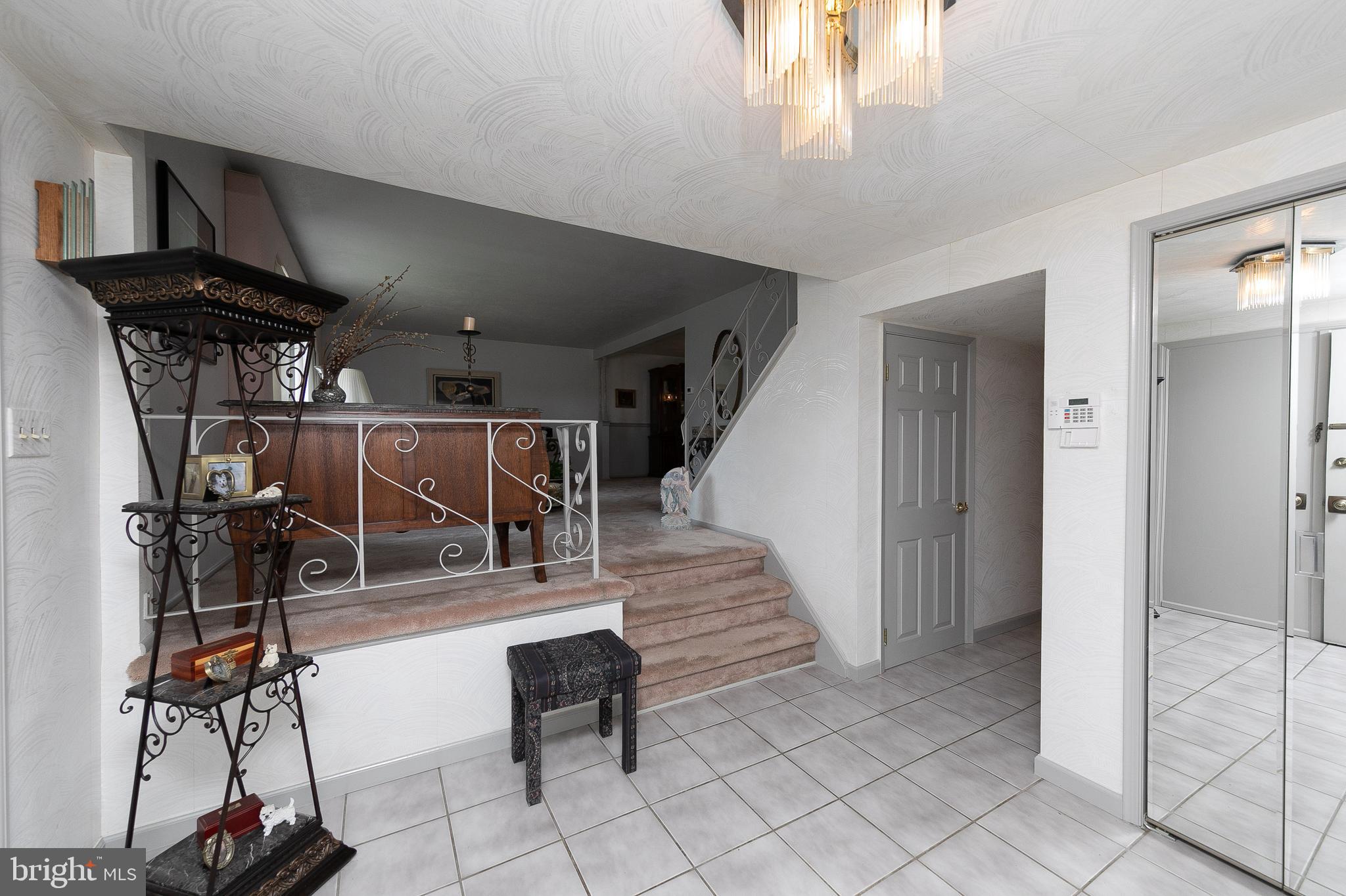 9748 Glenhope Road Philadelphia, PA 19115 - Photo 2 of 33