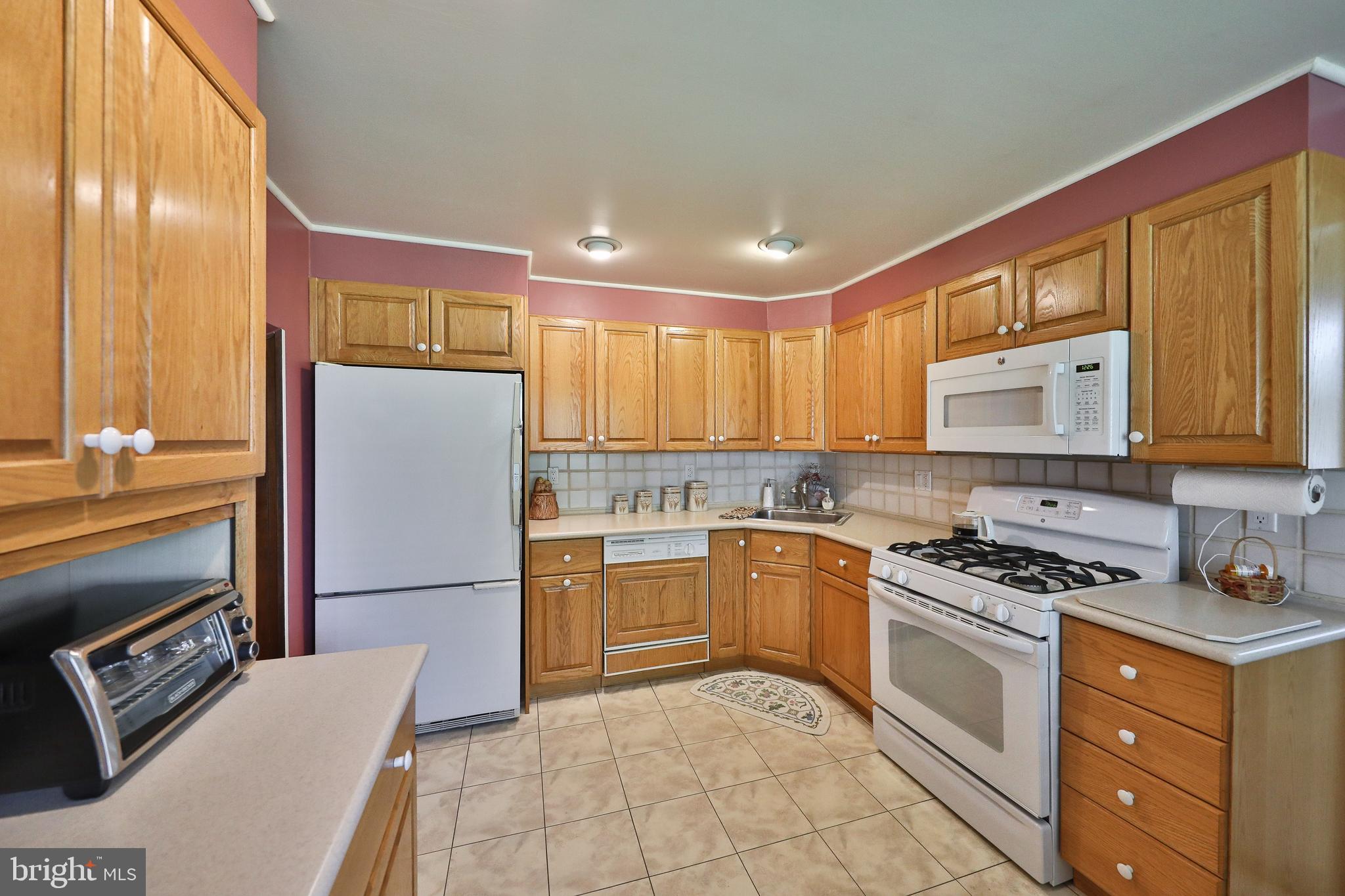 9748 Glenhope Road Philadelphia, PA 19115 - Photo 11 of 33
