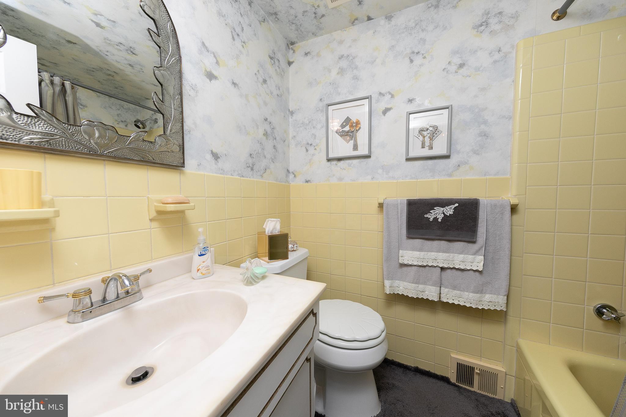 9748 Glenhope Road Philadelphia, PA 19115 - Photo 23 of 33