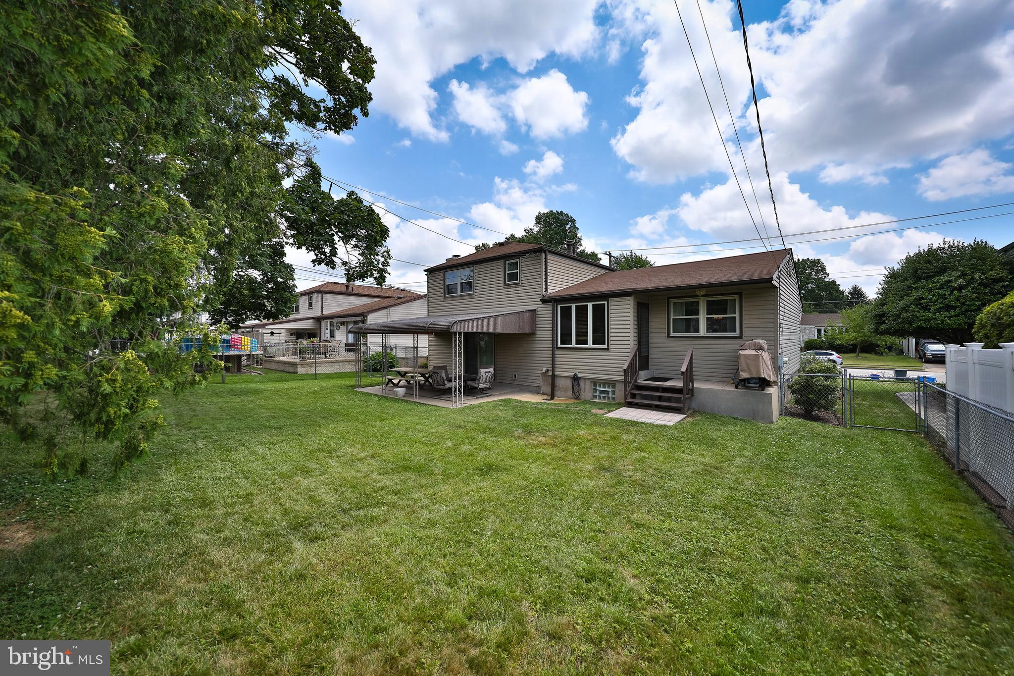 9748 Glenhope Road Philadelphia, PA 19115 - Photo 29 of 33