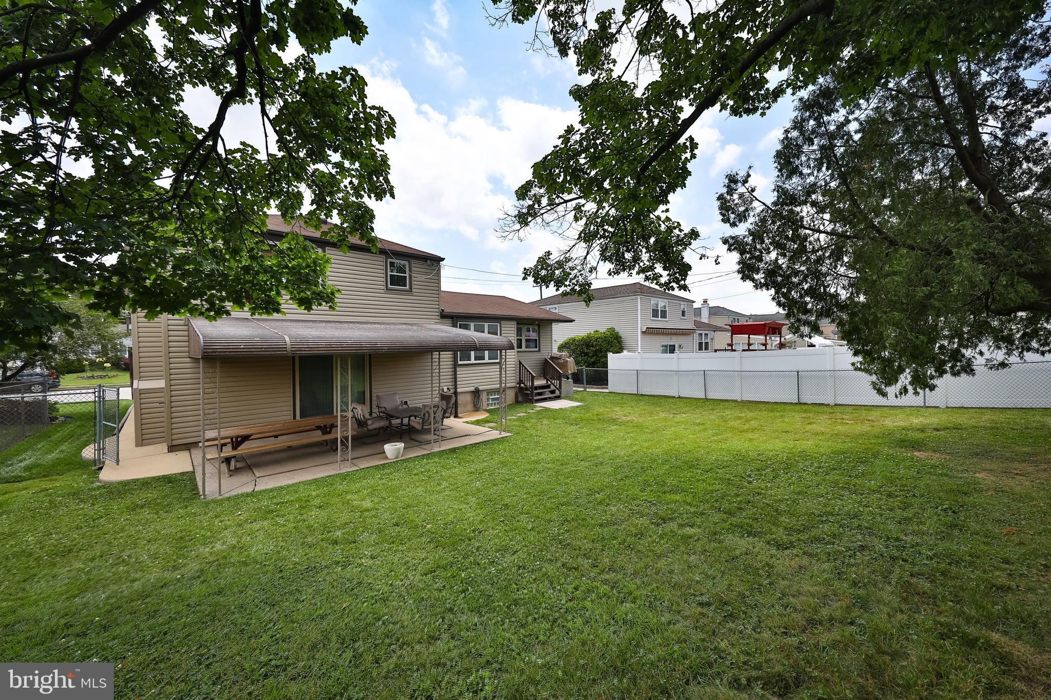 9748 Glenhope Road Philadelphia, PA 19115 - Photo 30 of 33