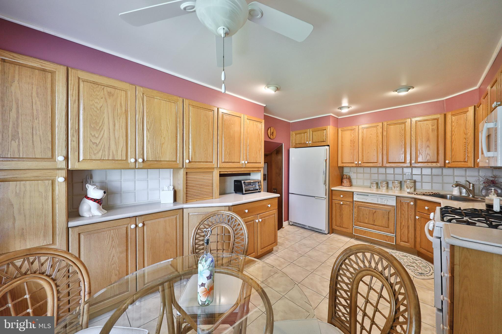 9748 Glenhope Road Philadelphia, PA 19115 - Photo 10 of 33