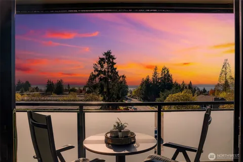 $928,000 | 11230 Northeast 68th Street, Unit C, Kirkland, WA 98033