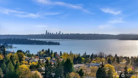 $928,000 | 11230 Northeast 68th Street, Unit C, Kirkland, WA 98033