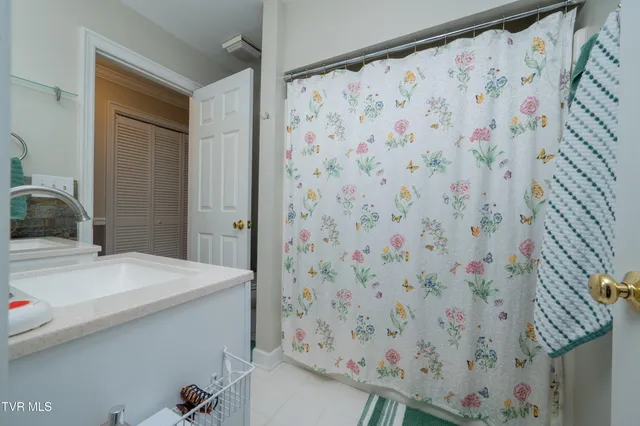 $299,900 | 2030 West Manor Court, Unit 2030, Kingsport, TN 37660