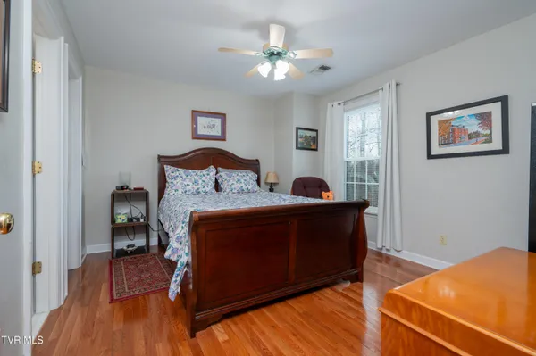 $282,500 | 2030 West Manor Court, Unit 2030, Kingsport, TN 37660