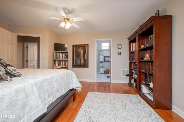 $282,500 | 2030 West Manor Court, Unit 2030, Kingsport, TN 37660