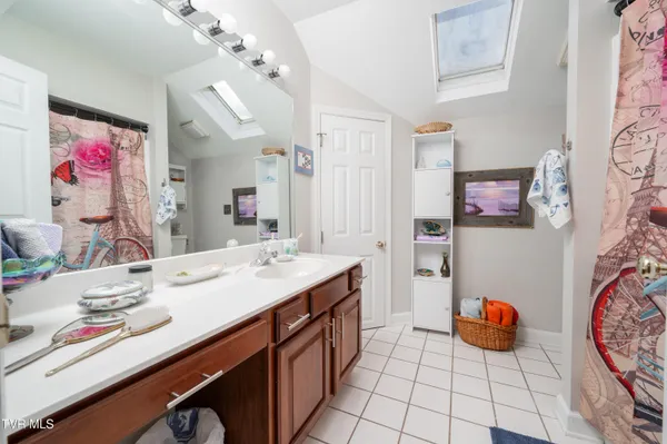 $282,500 | 2030 West Manor Court, Unit 2030, Kingsport, TN 37660