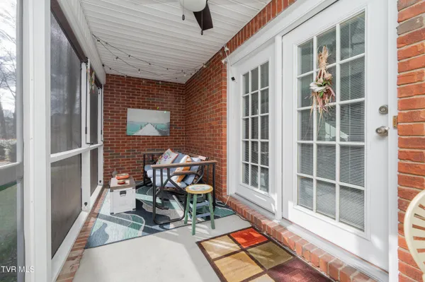 $282,500 | 2030 West Manor Court, Unit 2030, Kingsport, TN 37660