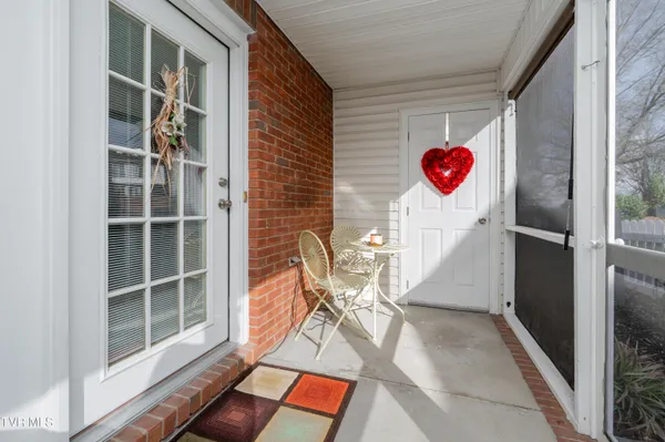 $282,500 | 2030 West Manor Court, Unit 2030, Kingsport, TN 37660