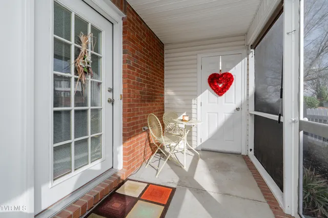 $299,900 | 2030 West Manor Court, Unit 2030, Kingsport, TN 37660