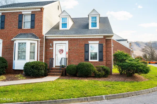 $282,500 | 2030 West Manor Court, Unit 2030, Kingsport, TN 37660